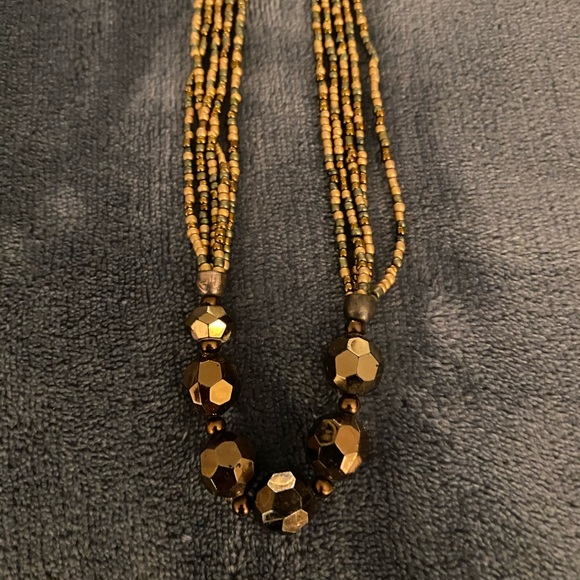 Matching necklace and earring set - Picture 3 of 5